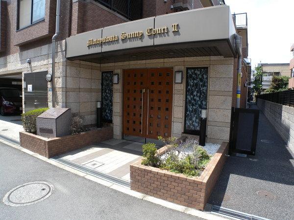 Entrance. Common areas