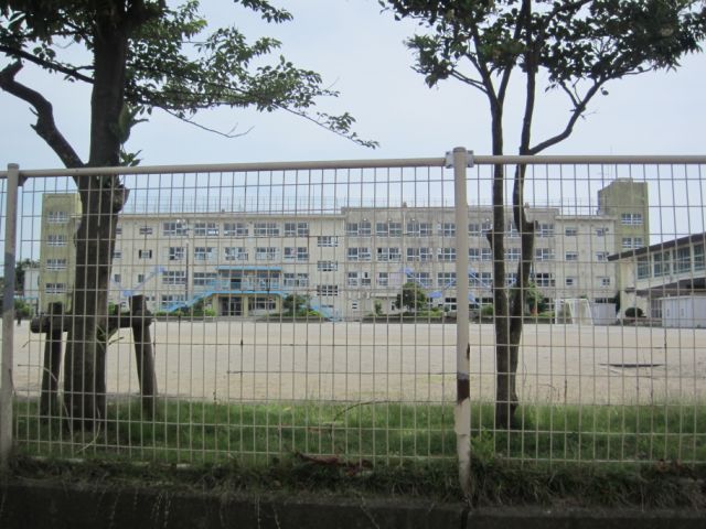 Primary school. Municipal Inagoshi up to elementary school (elementary school) 890m