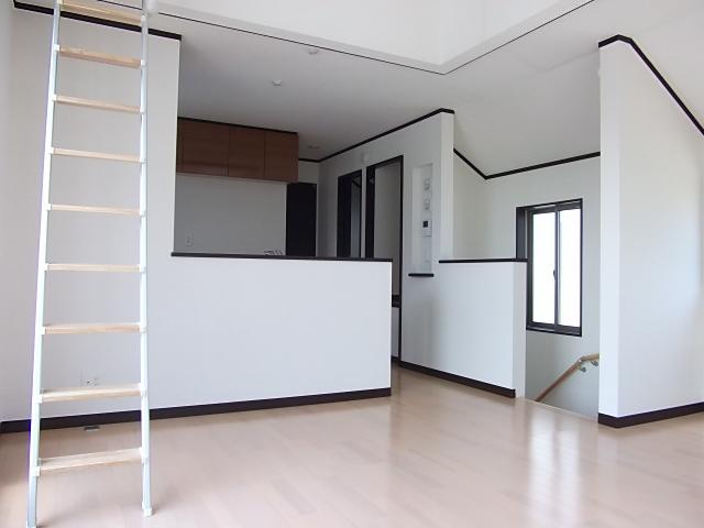 Same specifications photos (living). (1 Building) same specification