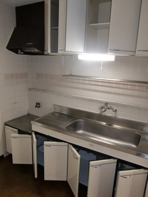 Kitchen. 2 lot gas stoves correspondence ・ It is an independent type of kitchen.