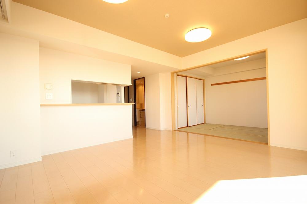 Living. In a feeling of opening LDK, Day is good