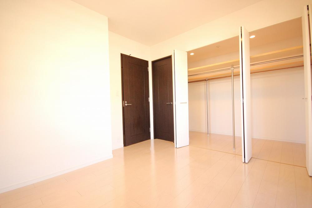 Non-living room. A amount of storage, Becoming the room