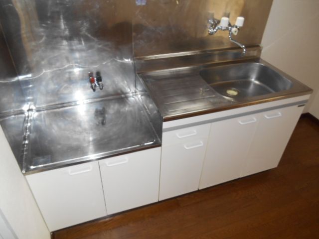 Kitchen. Gas stove can be installed