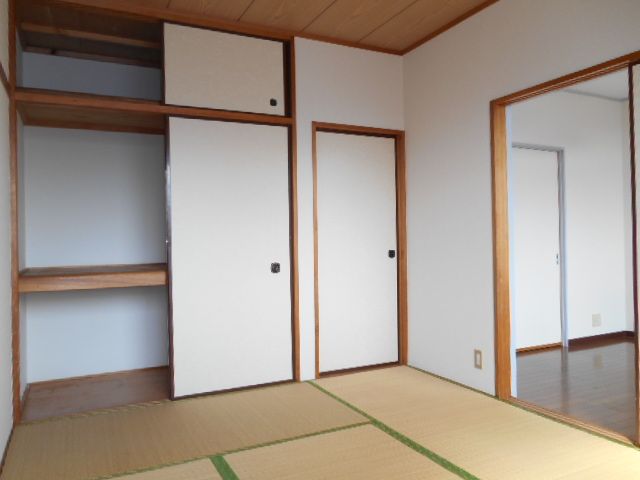 Living and room. It settles down Japanese-style room