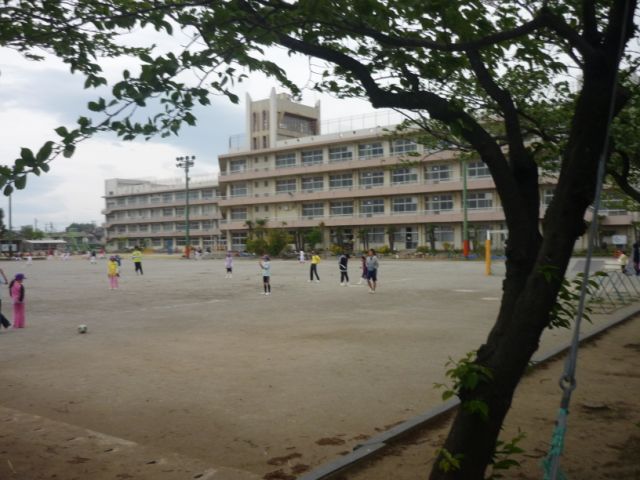 Primary school. Municipal Sodani to elementary school (elementary school) 190m