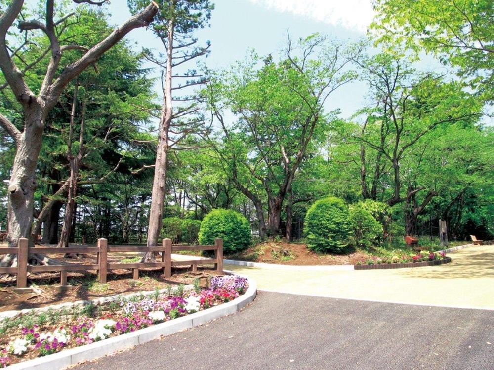 park. Suwada a 5-minute walk from the 390m Suwada park to the park
