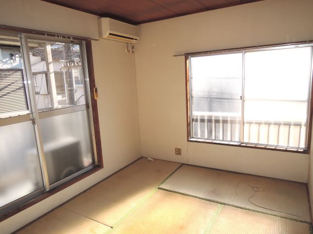 Living and room. 2 Kaikaku room Bright is