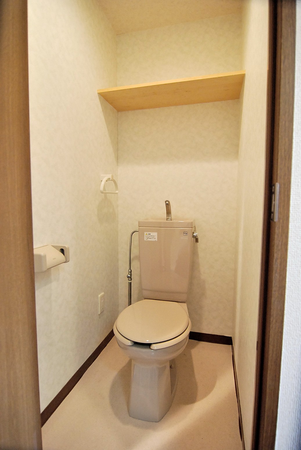 Toilet. Warm water washing toilet seat mounting is possible.