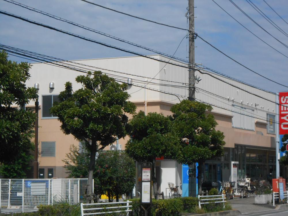 Supermarket. 1000m to Seiyu Niihama shop