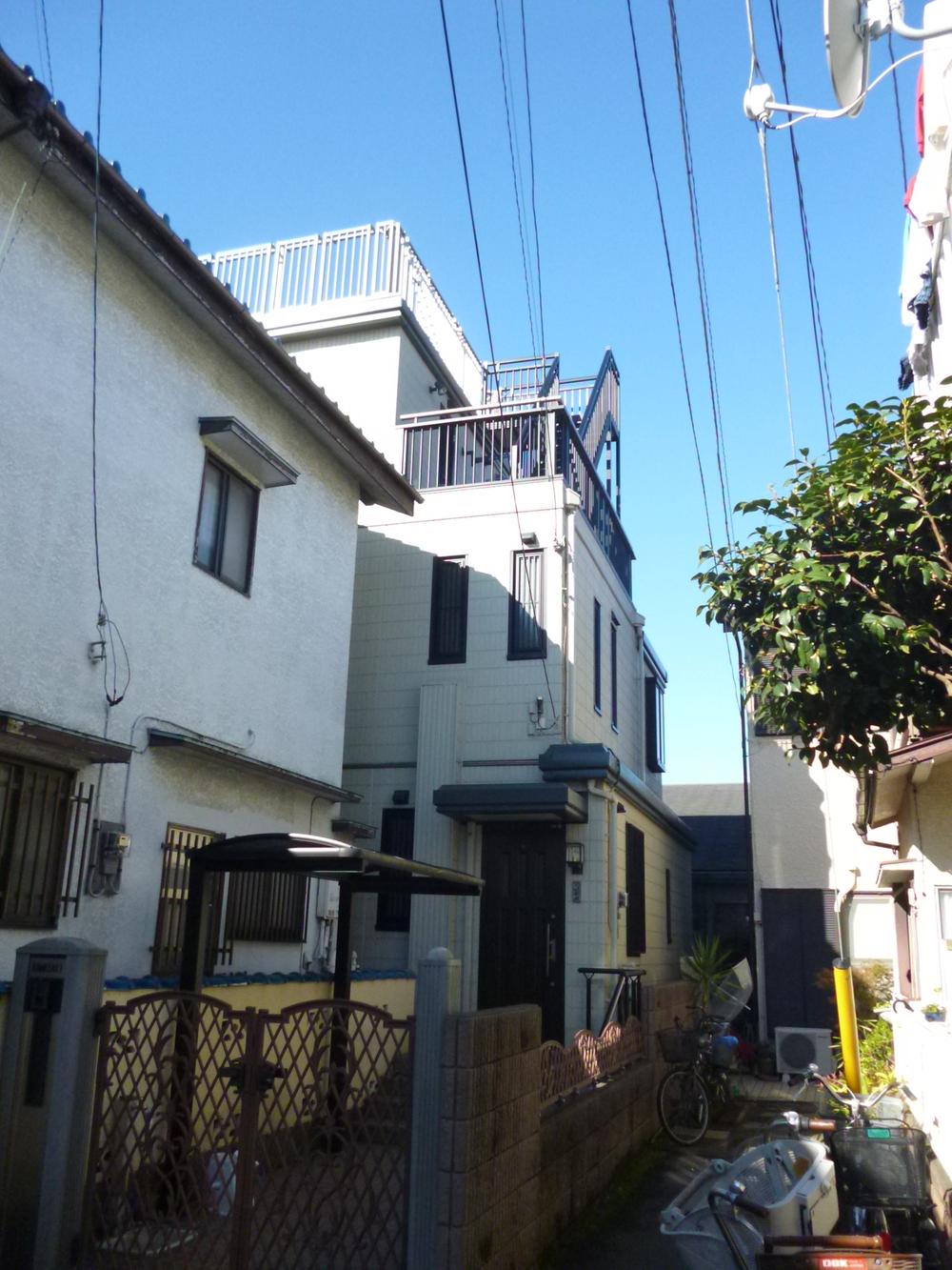Local appearance photo. Local (11 May 2012) shooting 3-storey lightweight steel frame Sekisui Heim Desio GX