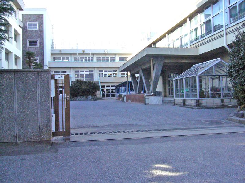 Junior high school. 678m until Ichikawa Municipal eighth Junior High School