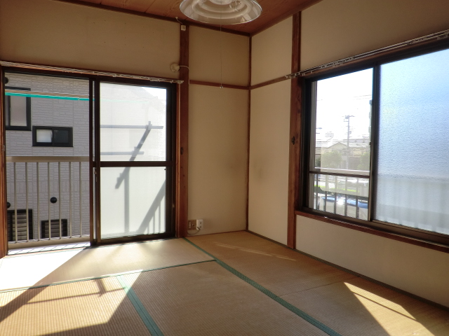 Other room space. West Japanese-style room: shoot the balcony direction