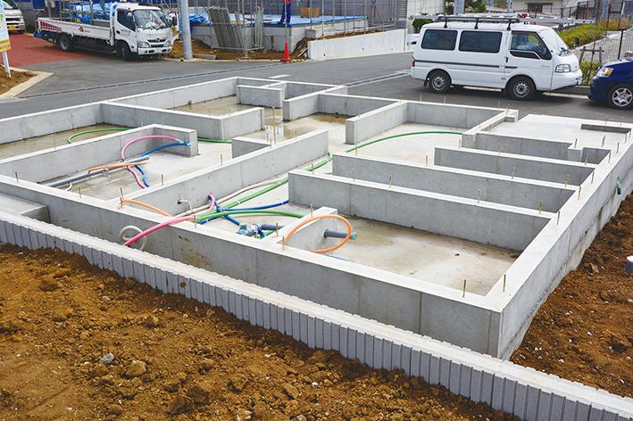 Construction ・ Construction method ・ specification. Haunch shape ・ Moisture-proof film ・ Basic packing, of course, We build up a foundation to support the building more firmly.