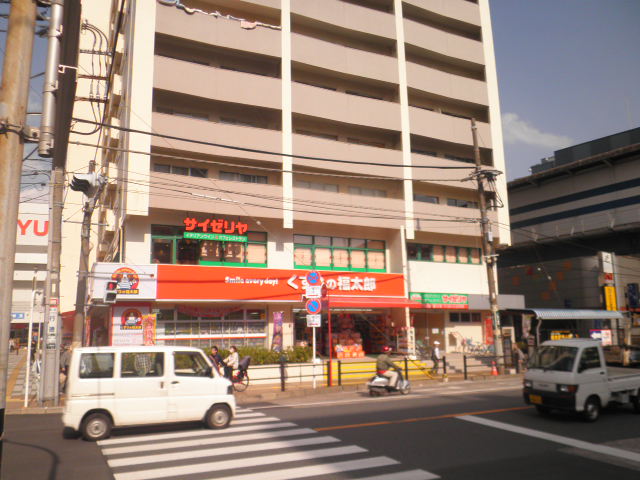 Dorakkusutoa. Fukutaro of medicine (drug stores) up to 100m