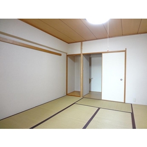 Living and room. Japanese-style room 8 quires With storeroom