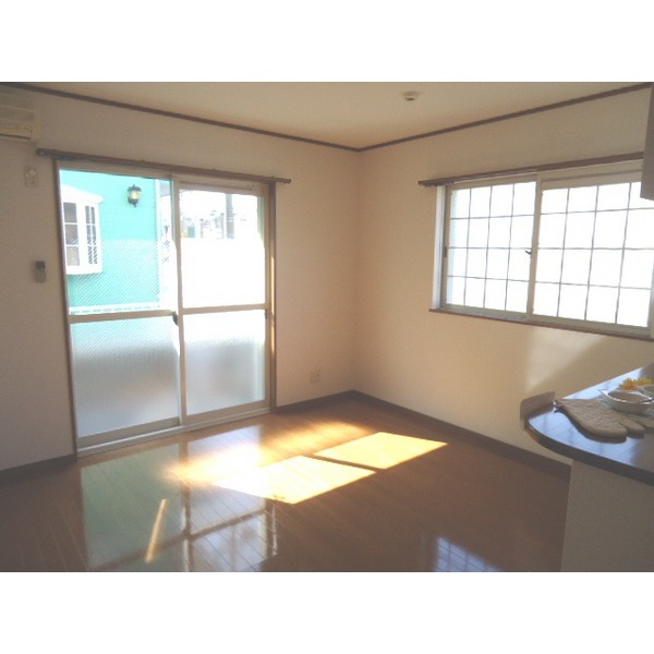 Living and room. Airy sun per ◎
