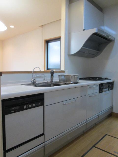 Kitchen. First floor kitchen There is under-floor storage