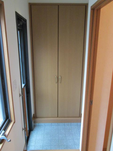 Entrance. 2 ulcers entrance