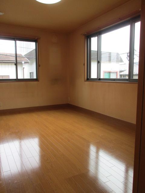 Non-living room. Upstairs Western-style 8 pledge