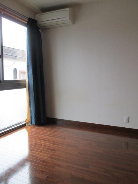 Non-living room. Upstairs Western-style 7 Pledge