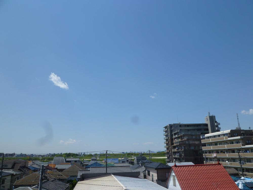 View photos from the dwelling unit. View from local (April 2013) Shooting