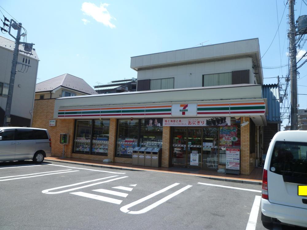 Convenience store. 30m to Seven-Eleven