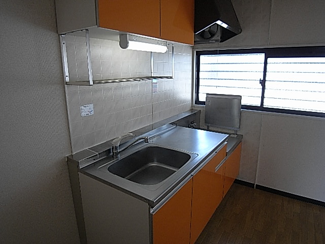 Kitchen. Kitchen with window ☆