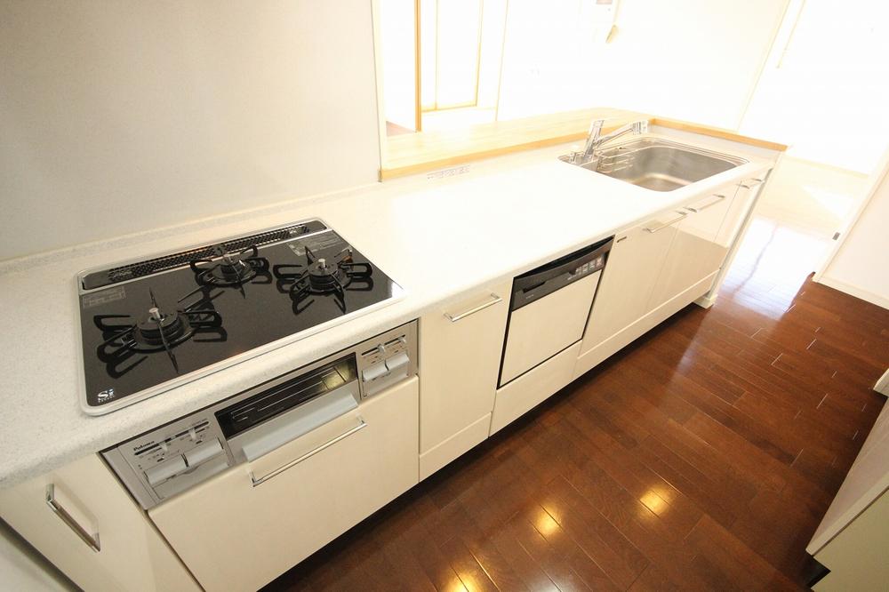 Kitchen. Clean every day in the built-in dishwashing, Clean up Easy!