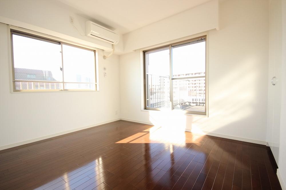 Non-living room. Open space of the corner room unique