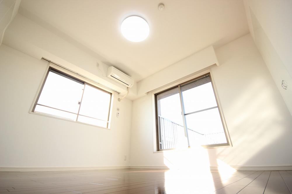 Non-living room. Air-conditioned Western-style