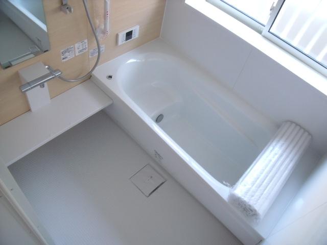 Bathroom. Local (12 May 2013) Shooting