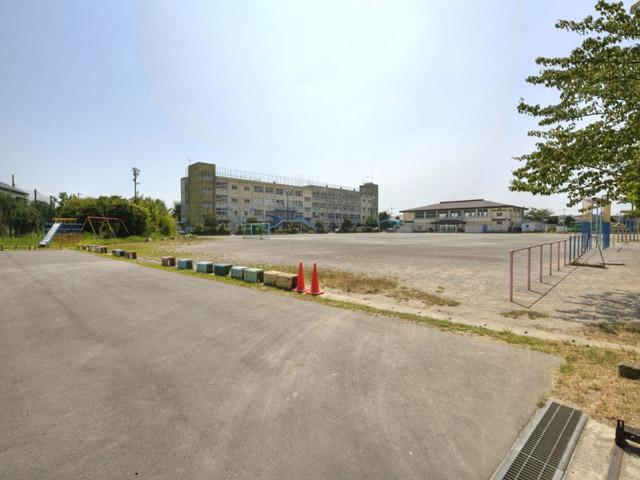 Primary school. Inagoshi 800m up to elementary school