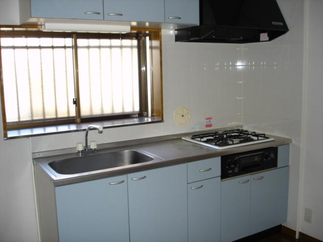 Kitchen. 3-neck system is with a kitchen