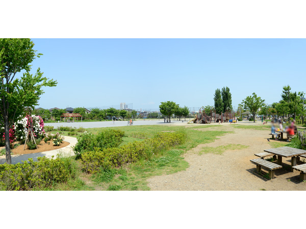 Surrounding environment. Municipal Ozu disaster prevention park (about 350m, A 5-minute walk)
