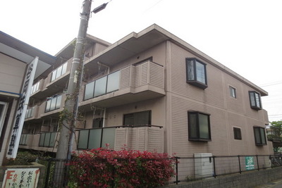 Building appearance. Heavy tiled apartment