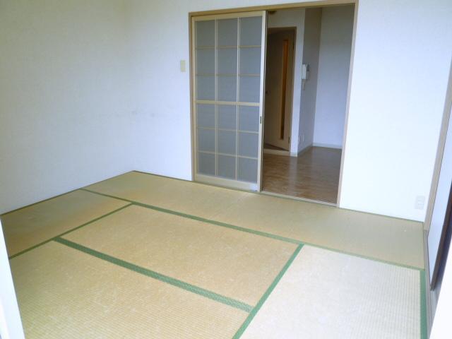 Living and room. It settles down Japanese-style room.