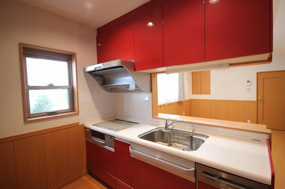 Kitchen. Accent the color to "red" life!