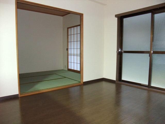 Living and room. Living next door is a Japanese-style room