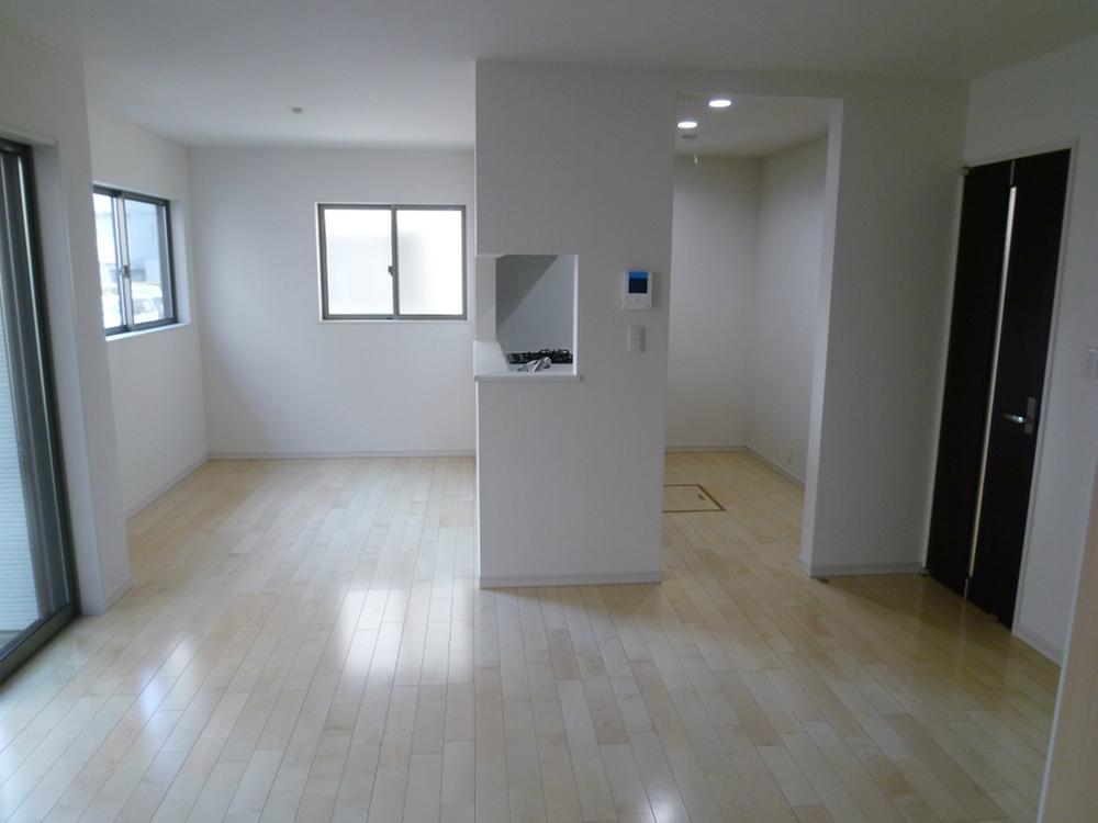 Living. 5 Building LDK  ※ Bright and clean feeling of drifting flooring: Asahi Wood Tech (Live Natural)