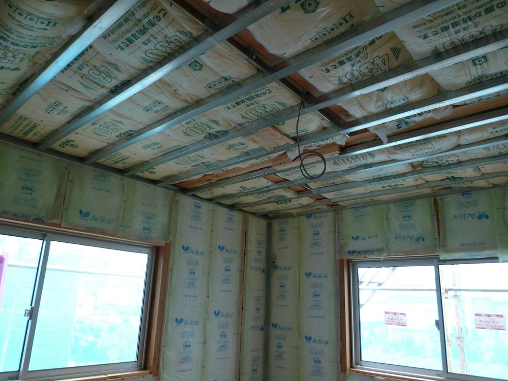 Construction ・ Construction method ・ specification. It has adopted a steel ceiling joist in the ceiling foundation of 1F2F. This corresponds to a deformation of the warping and bending, etc.! (Features: Lightweight ・ High precision ・ High-strength)