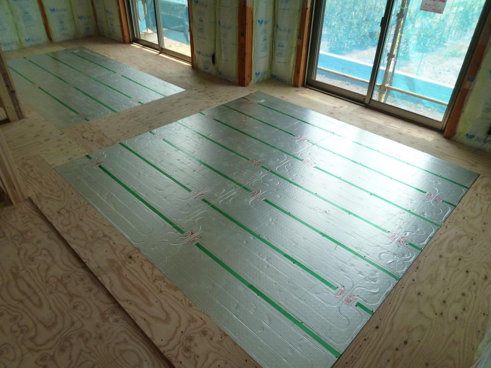 Other Equipment.  [Floor heating]   ※ Living-dining