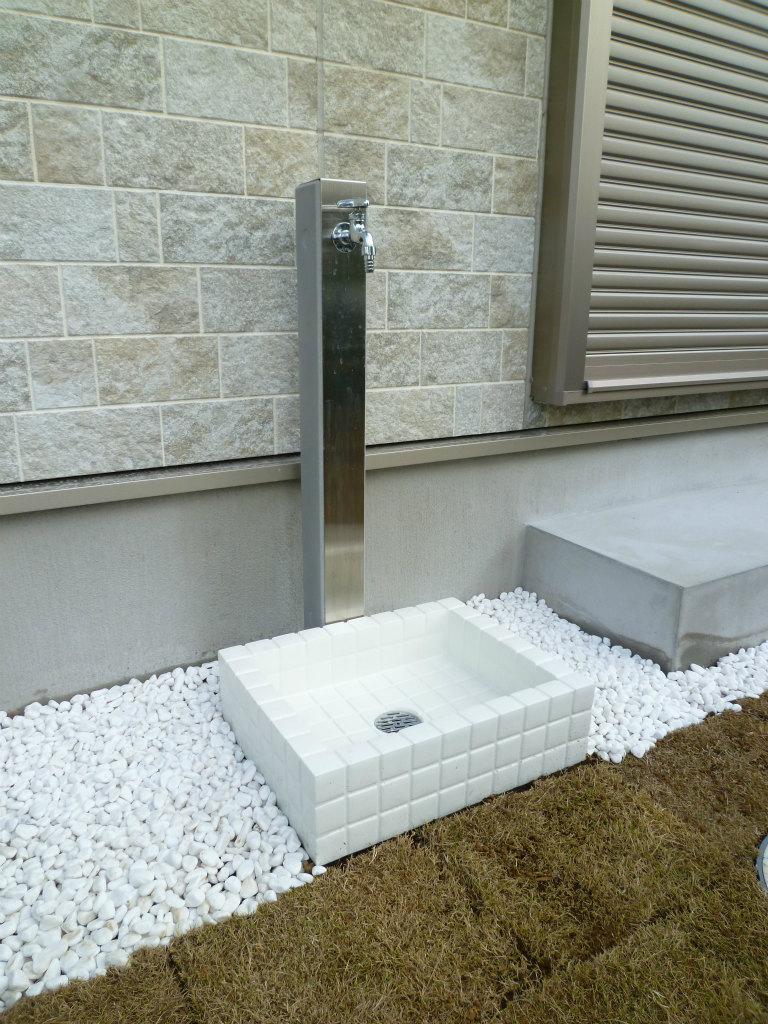 Other. Watering plugs in the garage, We construction respectively washbasin faucet in your garden.