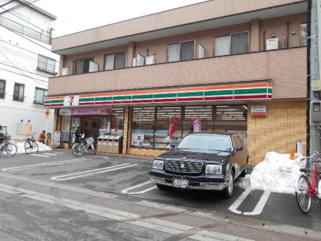 Convenience store. 480m to Seven-Eleven (convenience store)