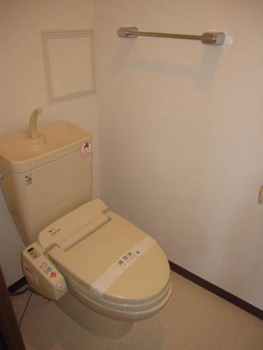 Other room space. Toilet with a wash function!