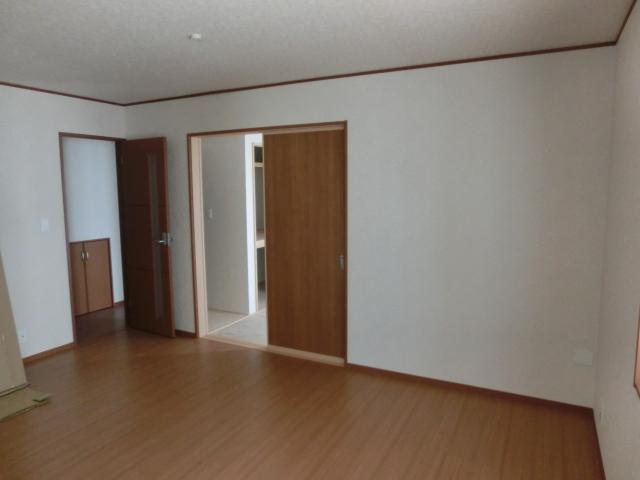 Same specifications photos (living). Same specifications