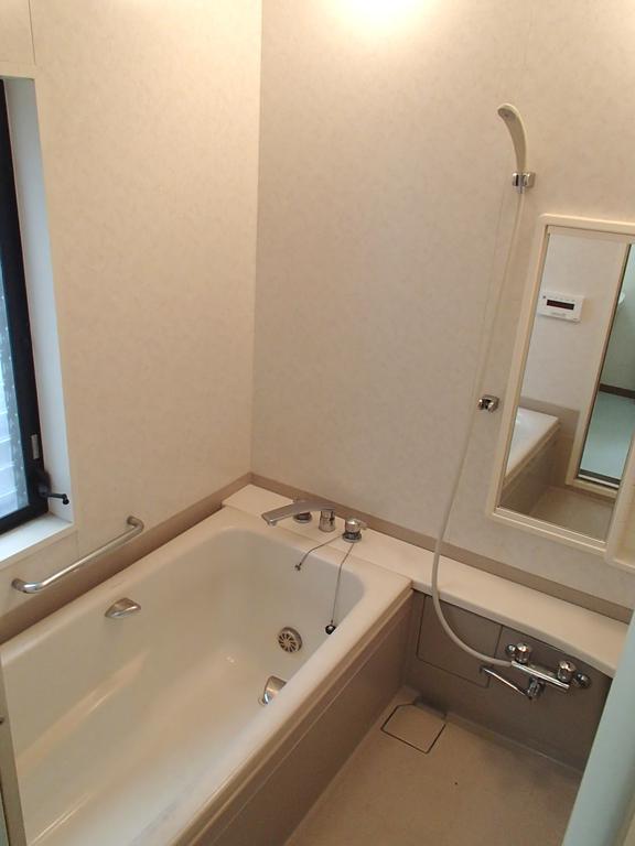 Bath. There is a window in the bath! Add-fired function with bathroom