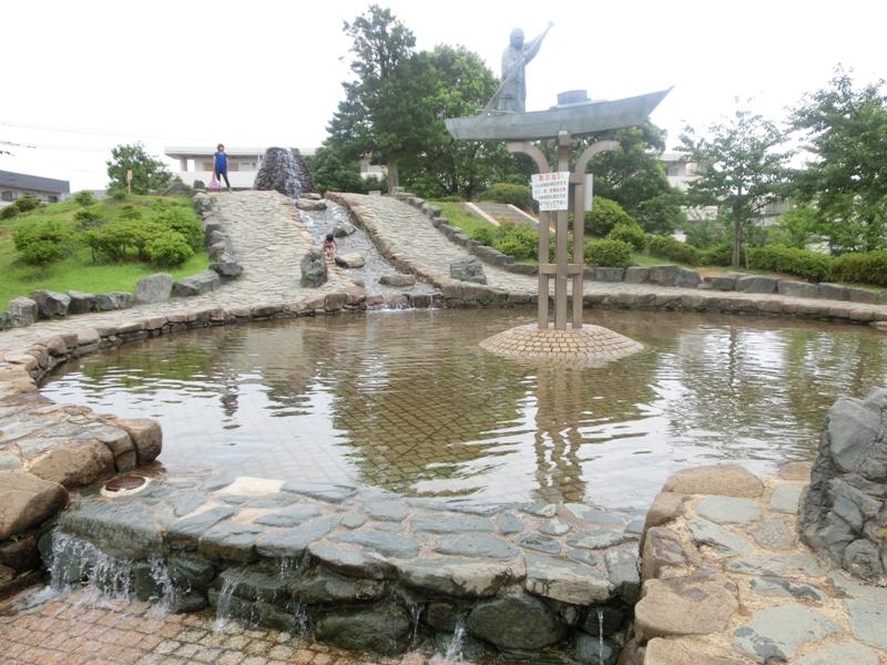 park. Minamigyotoku is a park that can 480m wading to the park.