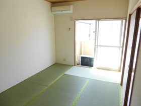 Living and room.  ☆ The air-conditioned Japanese-style room 1 groups Installed ☆