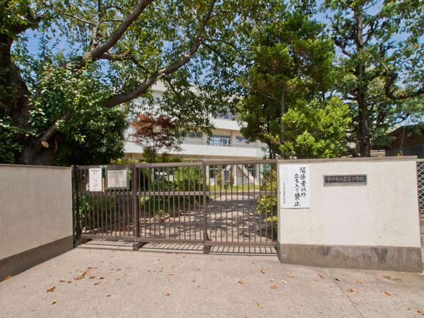 Primary school. 870m until Ichikawa City Wakamiya Elementary School
