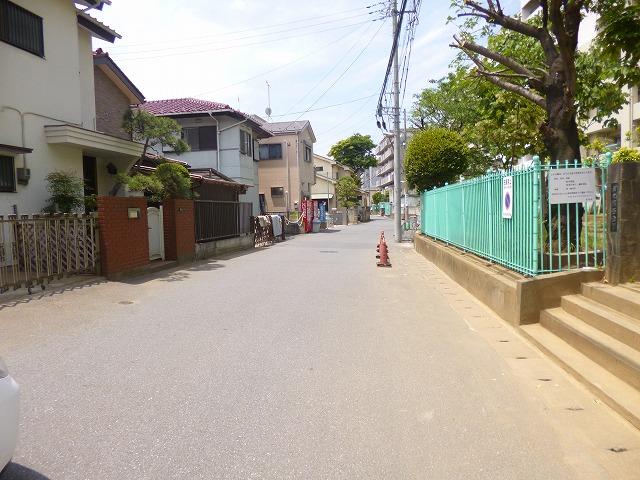 Local photos, including front road. Frontal road